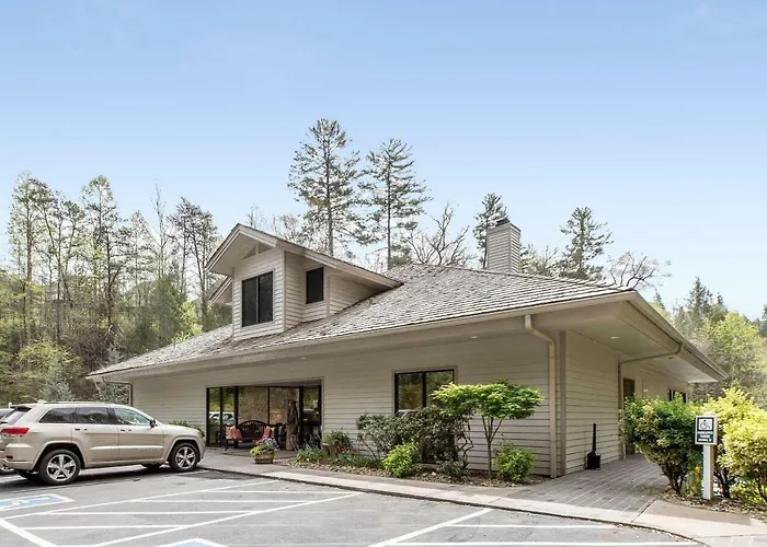 Luxury hotel only: Hilton Vacation Club Mountainloft Gatlinburg