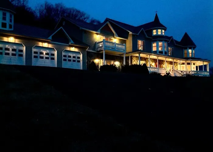 Pet Friendly hotel: Skyline Vineyard Inn