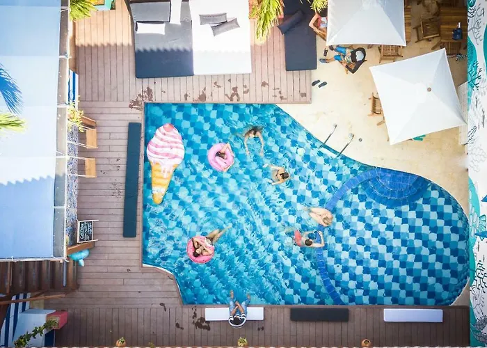 Casa Del Puerto Hostel & Suites