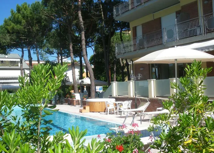 Hotel con piscina: Hotel Ascot