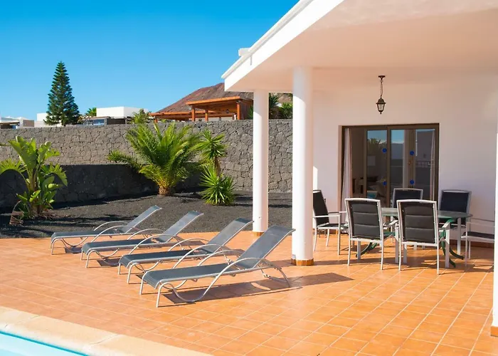 Villa con piscina: Villas Blancas
