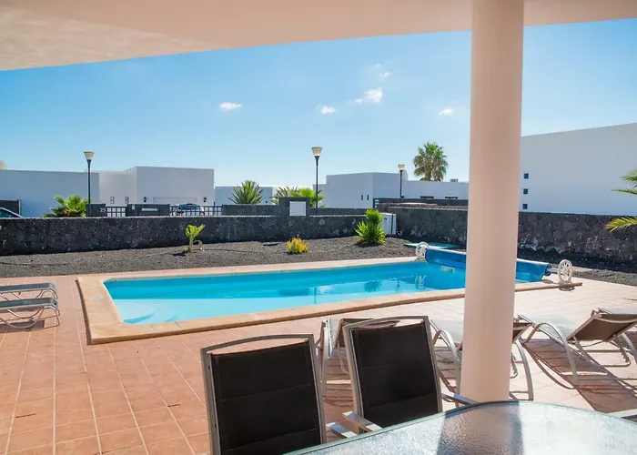 Villa con piscina: Villas Blancas