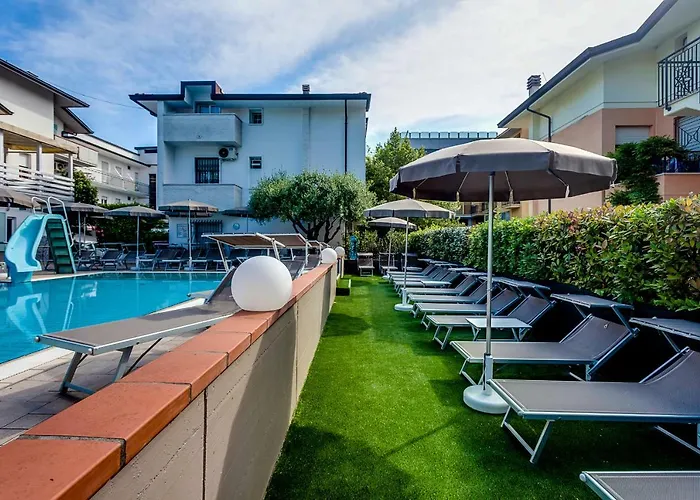 Hotel mit Tennis: Hotel Giamaika
