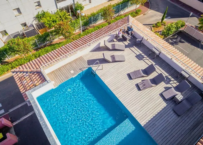 Grand Cap Rooftop Pool