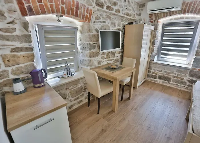 Split Inn Apartments