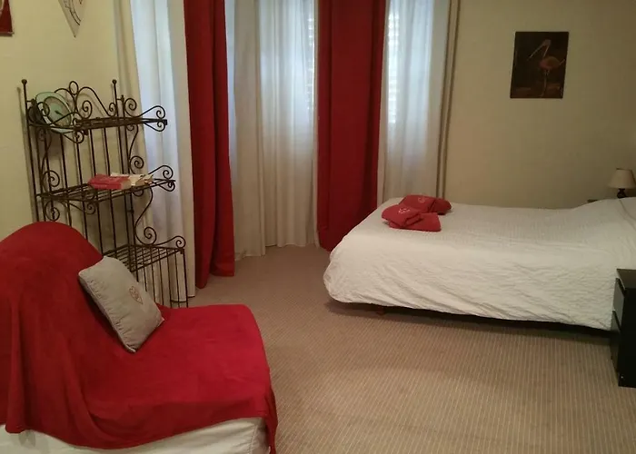 Chambres Touristiques La Cour Des Hotes