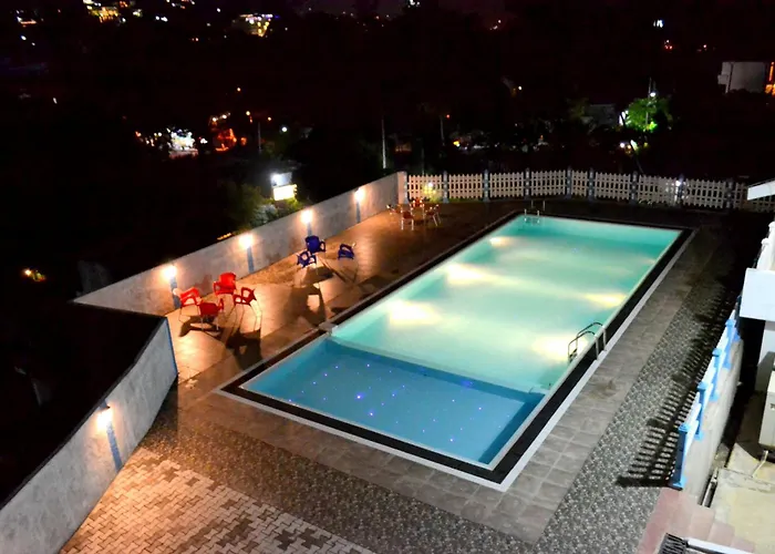 Hotel with view: Capital Regency