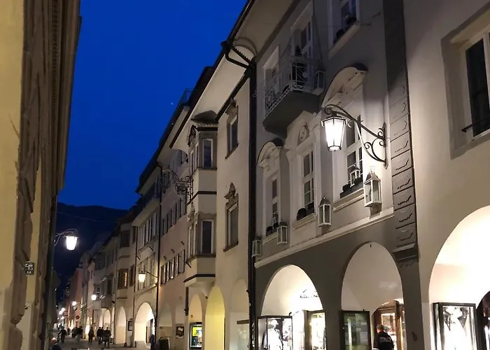 City Apartments Portico
