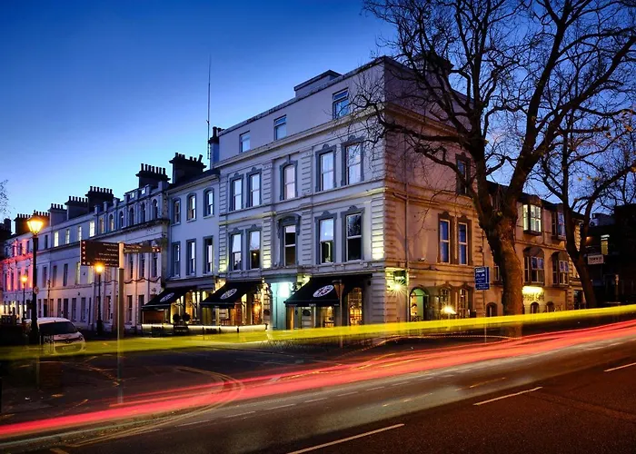 Hotel: The 1852 Hotel - Self Check-In