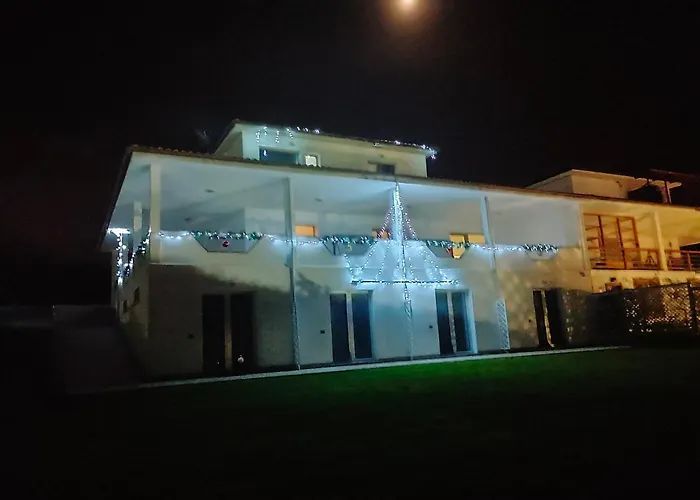 Hotel familiare: la staccionata bianca