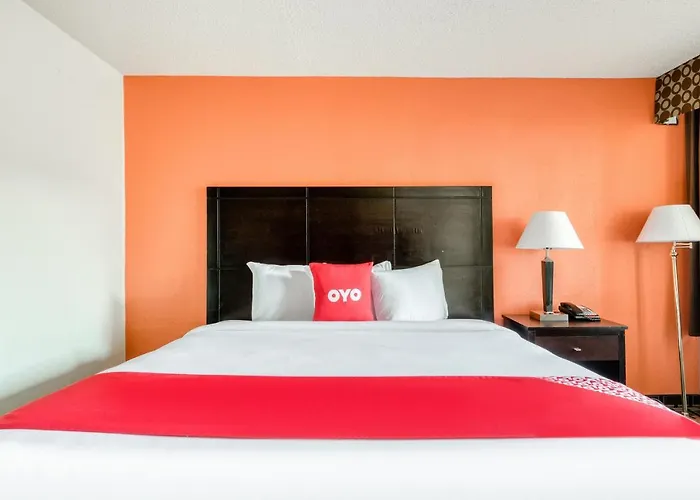 Hotel with pool: Oyo Townhouse Shamrock Tx I-40 Lone Star