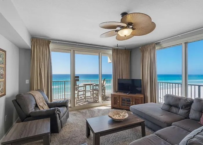 Pet Friendly hotel: Shores Of Panama Resort