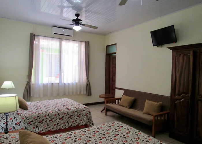 Hotel La Guaria Inn&Suites