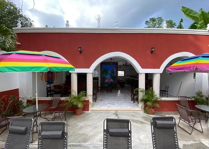 Hotel with pool: Hotel Casona Margot