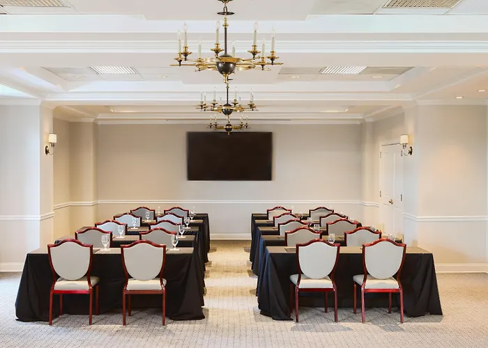 Hotel with view: French Quarter Inn