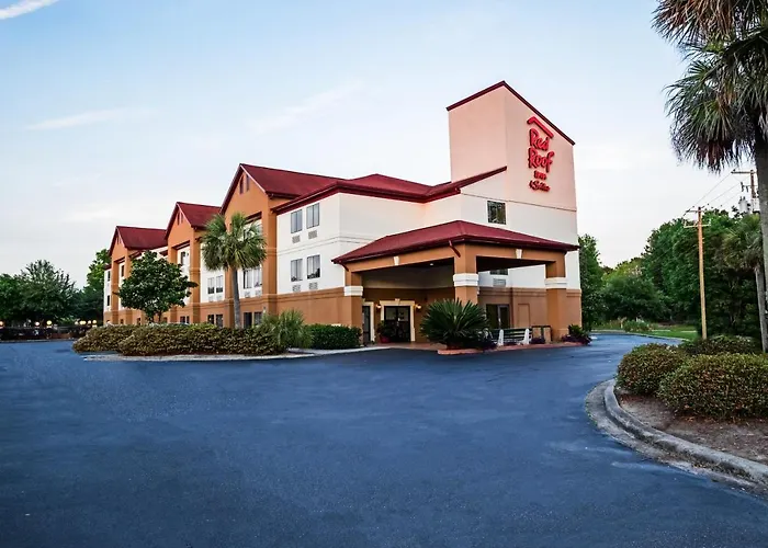 Hot Tub in Room Red Roof Inn & Suites Savannah Gateway