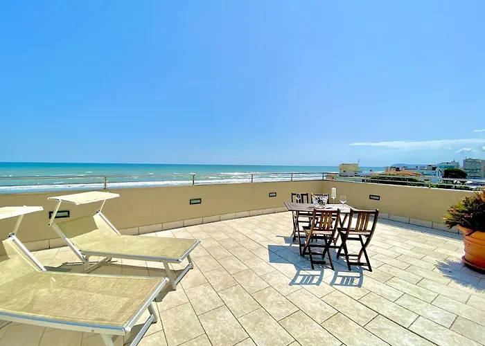 Hotel Ping Pong: Hotel Avana Fronte Mare